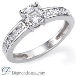 Engagement ring with Caree cut side diamonds