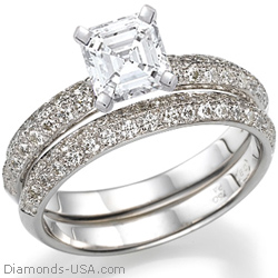 Bridal ring set with Pave set side diamonds