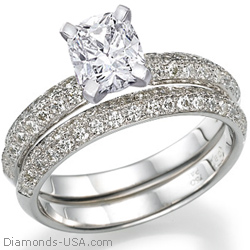 Bridal ring set with Pave set side diamonds