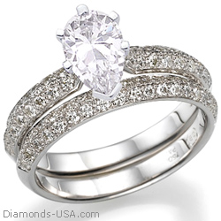 Bridal ring set with Pave set side diamonds