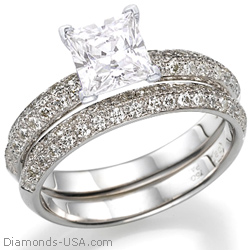 Bridal ring set with Pave set side diamonds