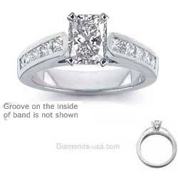 Engagement ring set with 0.8Cts diamonds