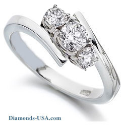 Embracing three Diamonds ring