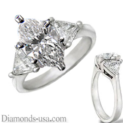 Engagement ring with side diamond Triangles