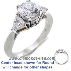 Engagement ring with side diamond Triangles