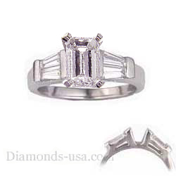 Engagement ring with side diamond Baguettes