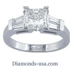 Engagement ring with side diamond Baguettes