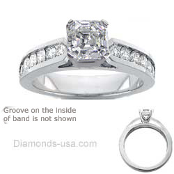 Sides 0.50 carats round diamonds, engagement ring