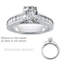 Sides 0.50 carats round diamonds, engagement ring