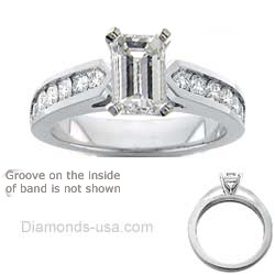 Sides 0.50 carats round diamonds, engagement ring