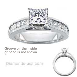 Sides 0.50 carats round diamonds, engagement ring