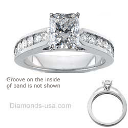Sides 0.50 carats round diamonds, engagement ring