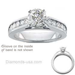 Sides 0.50 carats round diamonds, engagement ring