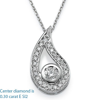 Diamonds Pendant  0.3 center +0.30 Cts sides
