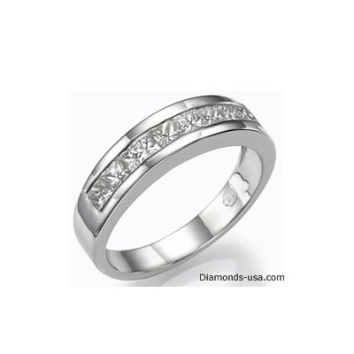 1.06 carats Princess wedding or anniversary band