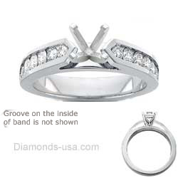 Sides 0.50 carats round diamonds, engagement ring