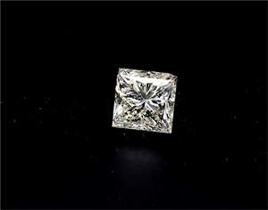 Foto Diamante Natural 3.02 quilates, Princesa , Color M, claridad I1 y certificado GIA de