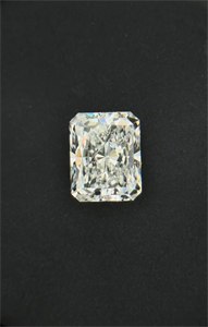 Foto Diamante Natural 3.02 quilates, Radiante , Color F, claridad VS1 y certificado GIA de