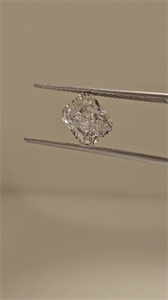 Foto Diamante Natural 1.71 quilates, Radiante , Color G, claridad SI1 y certificado GIA de