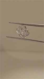 Foto Diamante Natural 1.71 quilates, Radiante , Color G, claridad SI1 y certificado GIA de