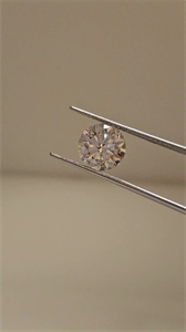 Foto Diamante Natural 1.90 quilates, Redondo , Color I, claridad SI1 y certificado GIA de