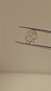Foto Diamante Natural 3.01 quilates, Ovalado , Color J, claridad SI2 y certificado GIA de