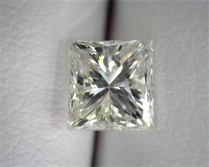 Foto Diamante Natural 0.65 quilates, Princesa , Color I, claridad SI2 y certificado GIA de