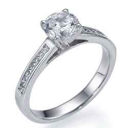 3 mm Engagement ring with side Princess