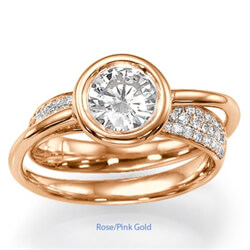 Foto Anniversary or Engagement ring, low profile bezel set. 0.45Cts side diamonds de