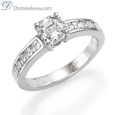 Engagement ring with Caree cut side diamonds