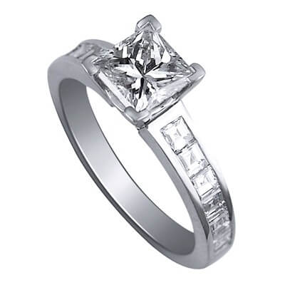 Engagement ring with Caree cut side diamonds