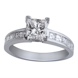 Picture of Engagement ring with Caree cut side diamonds