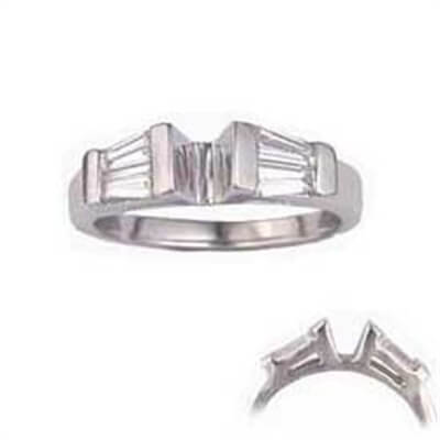 Anillo de compromiso con diamantes laterales Baguette