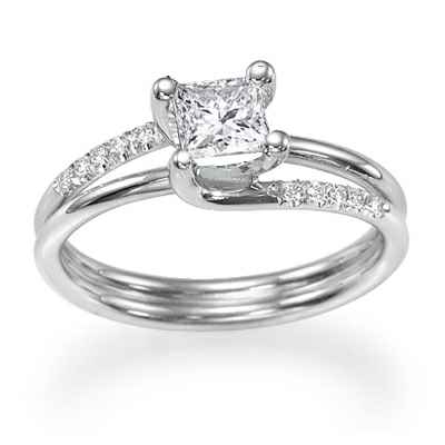 El anillo de compromiso de diamante "Omega"