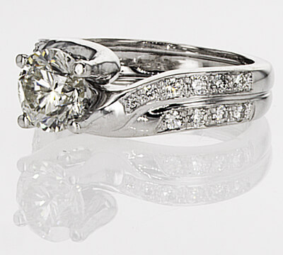 Twisted engagement ring with side Diamonds