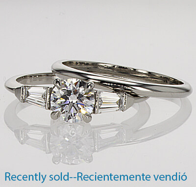 Anillo de compromiso con dos diamantes Baguette