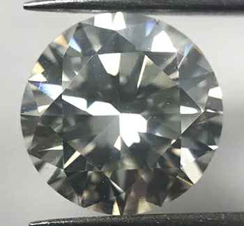 Foto 1.02 quilates, diamante redondo con corte muy bueno, color J, pureza SI2 y certificado por GIA de