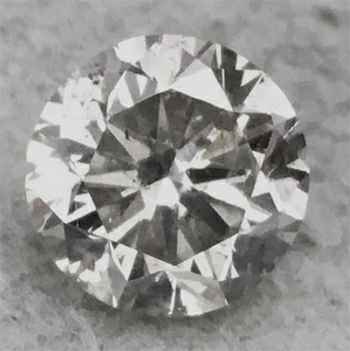 Foto 1,71 quilates, diamante redondo con corte excelente, color I, pureza SI1 y certificado por EGS / EGL de
