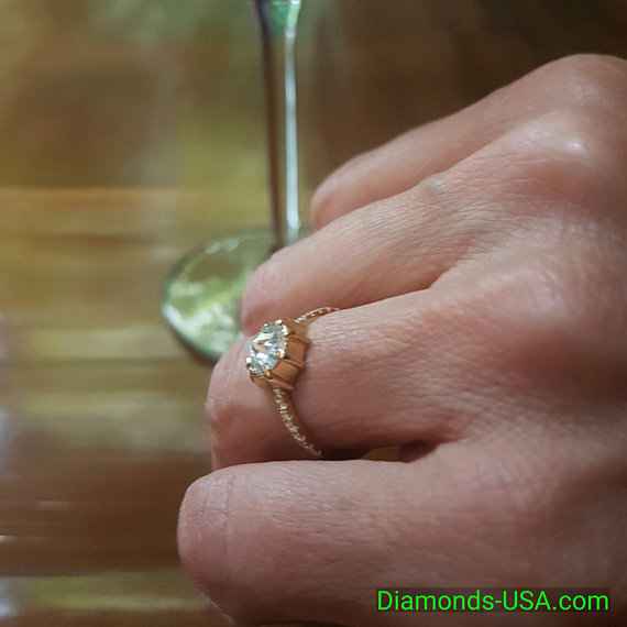 Anillo de compromiso único en su tipo con diamante natural talla rosa de 0,88 quilates. ¡El precio incluye el 0,88!