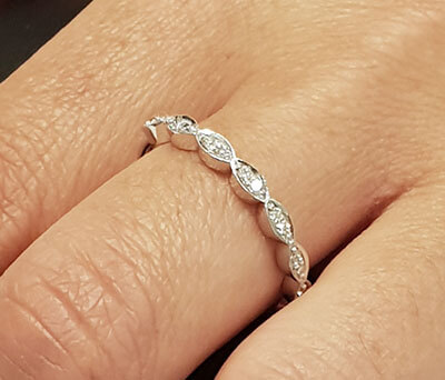 Scalloped diamonds wedding band