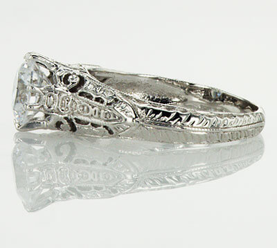 Réplica de anillo de compromiso vintage grabado a mano
