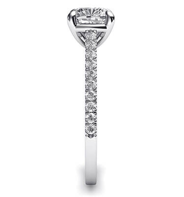 Delicado anillo de compromiso para cojines y princesa, con diamantes laterales