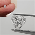 0.28 quilates, diamante del corazón con muy buen corte, color D, claridad VS2 y certificado por CGL