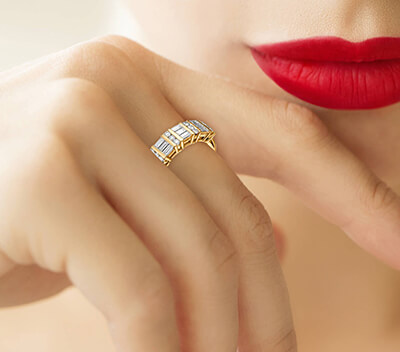 0.88 carat Baguettes and rounds diamond band