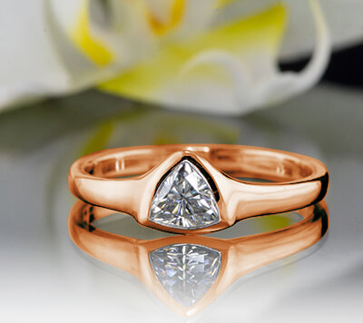 Rose Gold Triangle cheap Engagement ring with 0.24 Carat H VS1 natural diamond