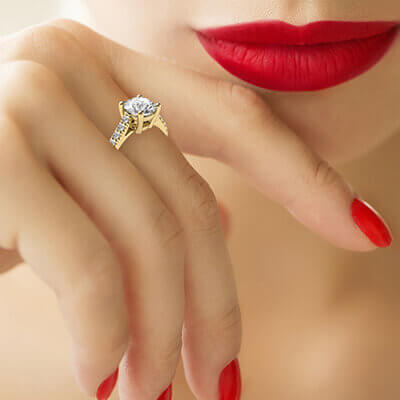El nuevo estilo clásico, anillo de compromiso tipo canasta catedral con diamantes laterales
