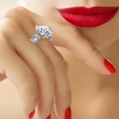 Diamond ring for large diamonds