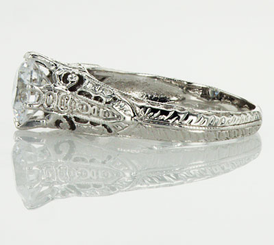 Réplica de anillo de compromiso vintage en oro rosa grabado a mano