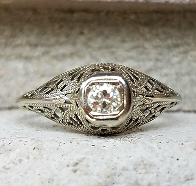  Genuine 1920's Art Deco Engagement ring set with natural diamond 0.20 carat 