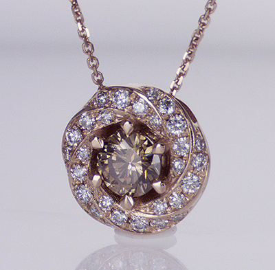 The Spinner pendant for round diamonds 